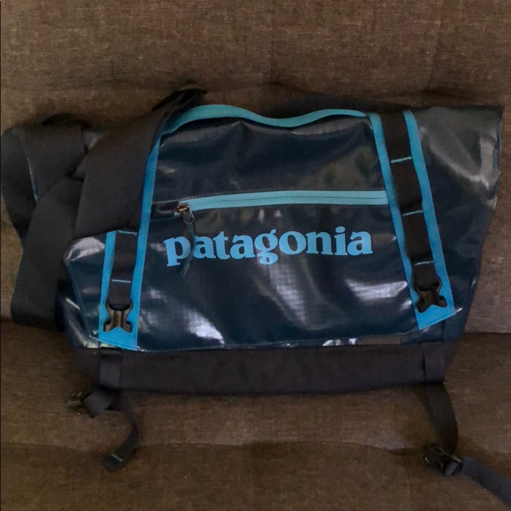 Patagonia Black Hole Mini Messenger 12L Blue
